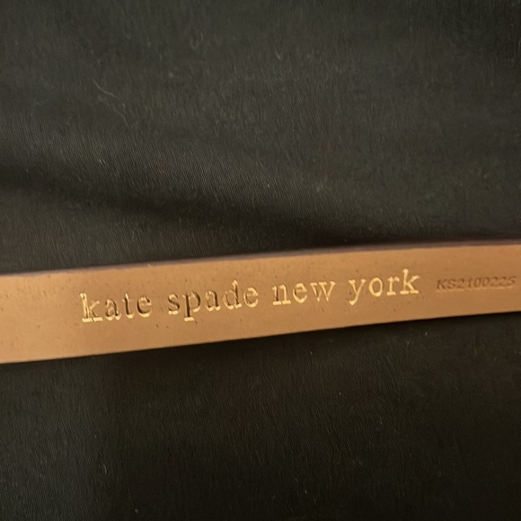 Kate Spade size extra large, off-white, thin leather bowtie belt - Picture 4 of 6